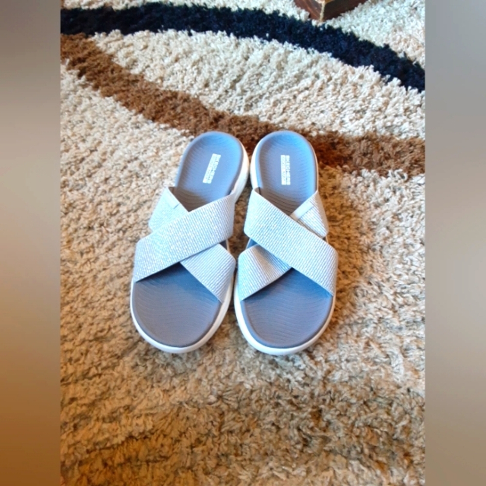 Skechers Goga Mat Slide Sandles Women's Size 10 Gray Criss Cross Size 10